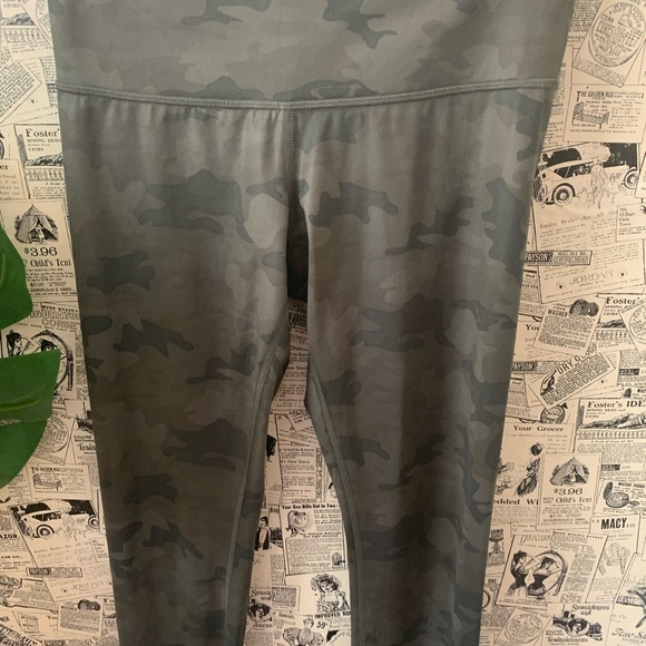 Lululemon Wunder under pant camo savasana green 6 - Picture 2 of 9